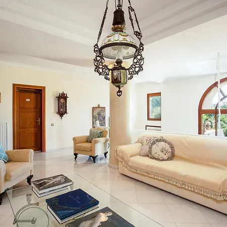 Palm Hill Villa, Royal Retreat, By Thinkvilla