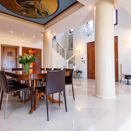 Vila Palm Hill Villa, Royal Retreat, By Thinkvilla