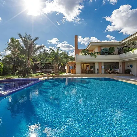 Palm Hill Villa, Royal Retreat, By Thinkvilla * Xirón Khoríon