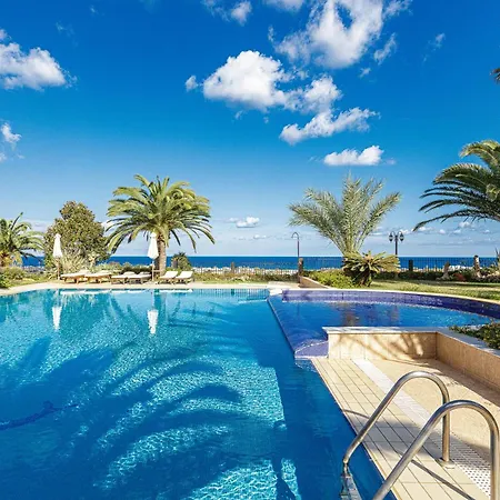 Palm Hill Villa, Royal Retreat, By Thinkvilla Vila