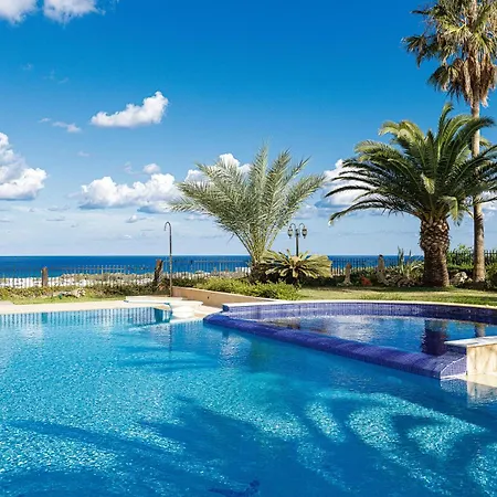 Palm Hill Villa, Royal Retreat, By Thinkvilla Vila
